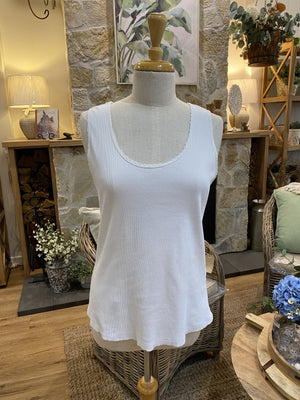 TOP: Anouk-Plain-Singlet-White-One Size