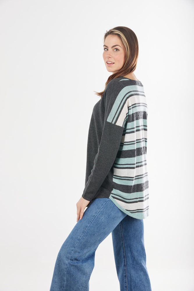 TOP: Striped Curved Vee Pull/ov-mer/cash-charcoal